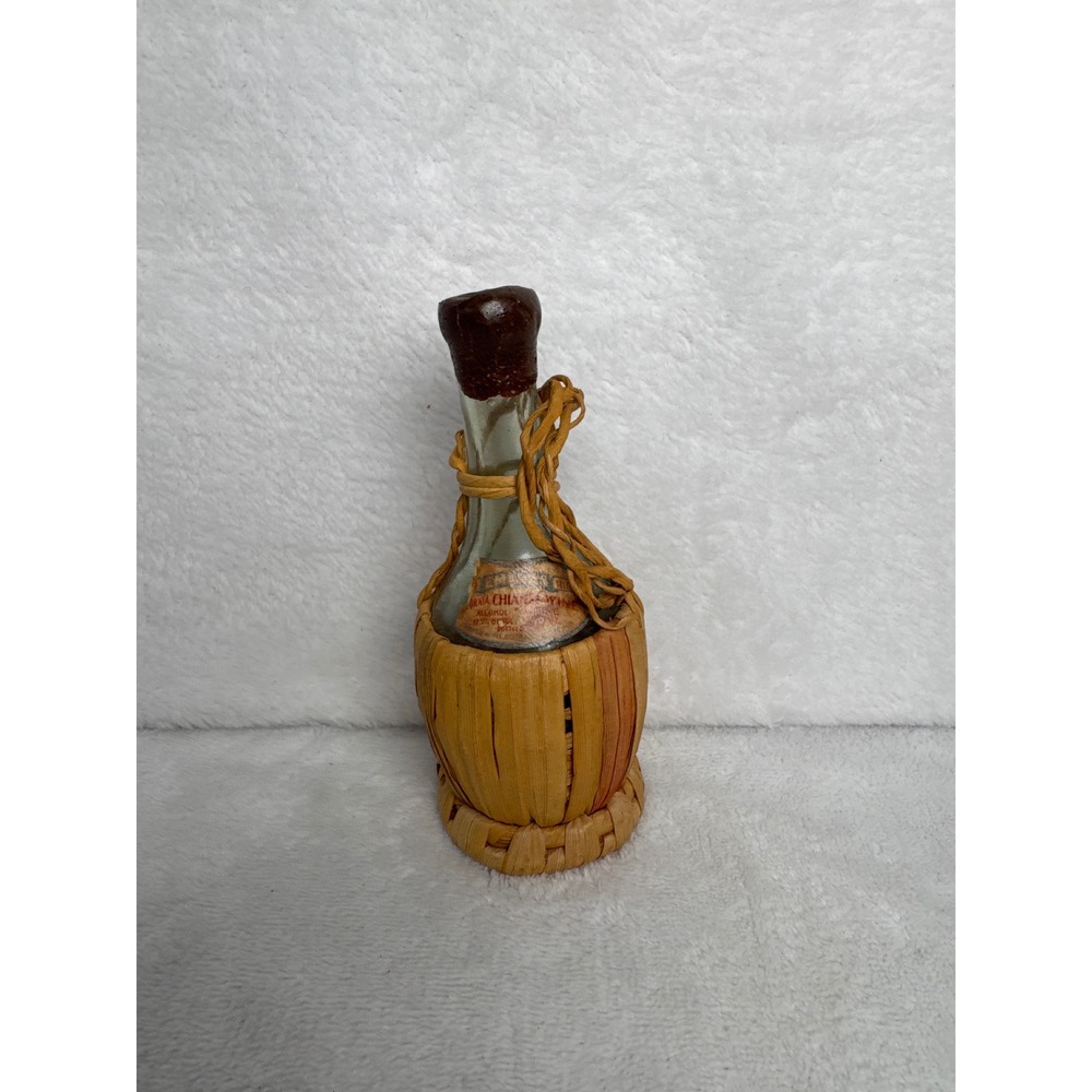 Vintage 1971 Italian Chianti Wine Bottle Straw Basket Unisex OS Tan Good